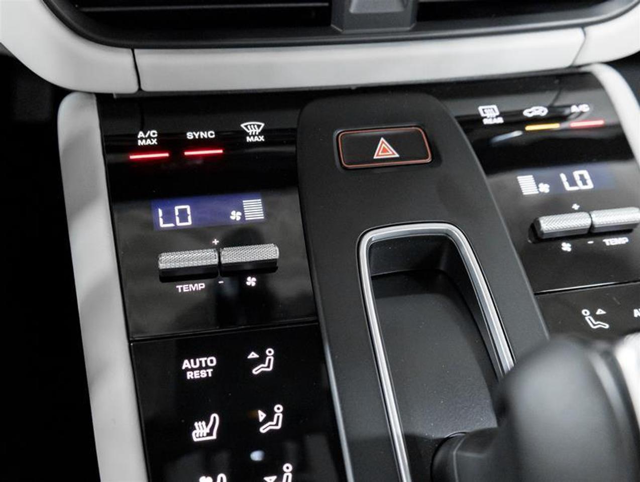 2026 Porsche Macan  Photo
