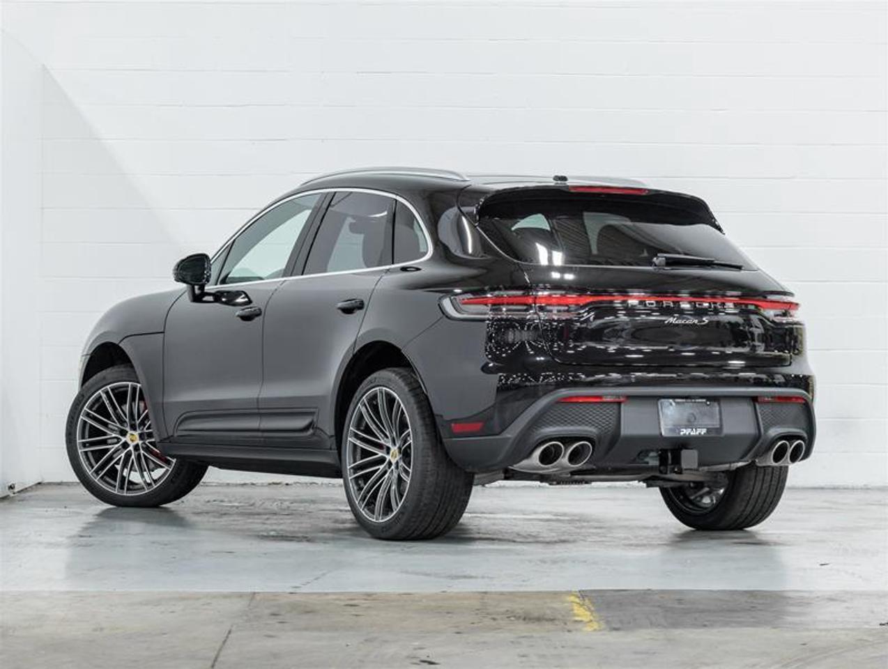 2026 Porsche Macan  Photo