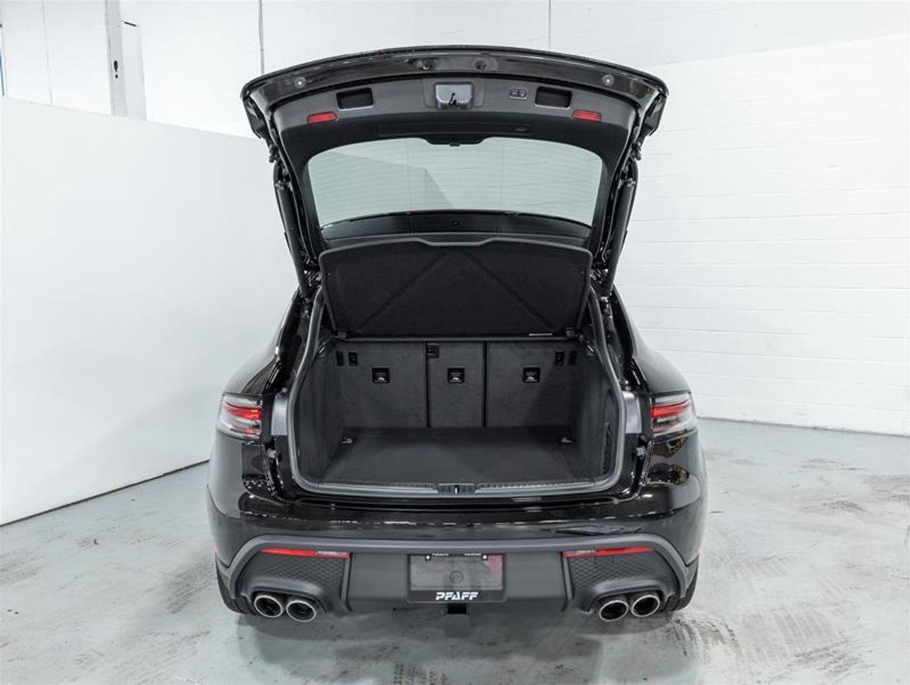 2026 Porsche Macan  Photo