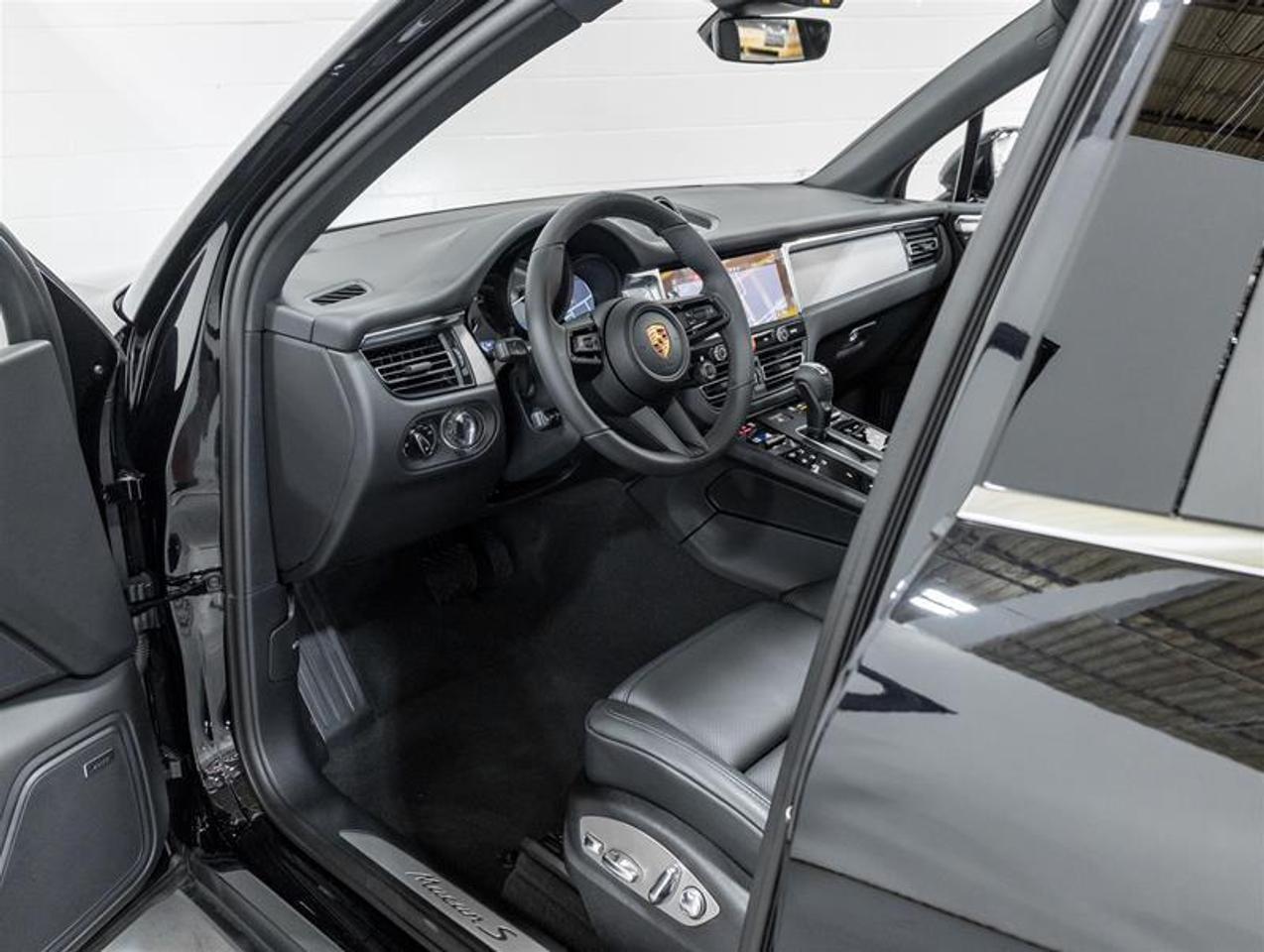 2026 Porsche Macan  Photo