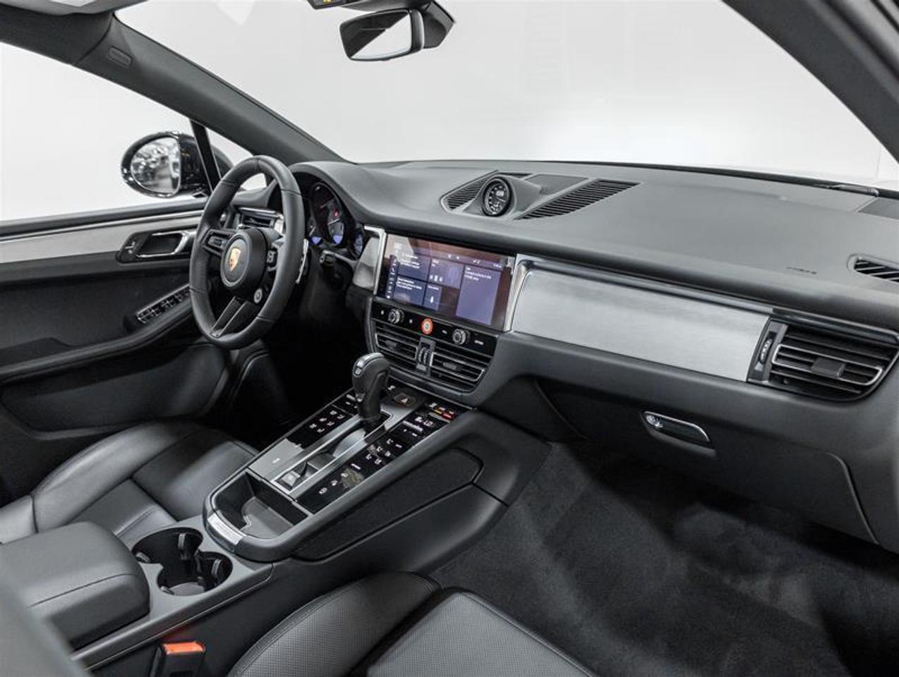 2026 Porsche Macan  Photo