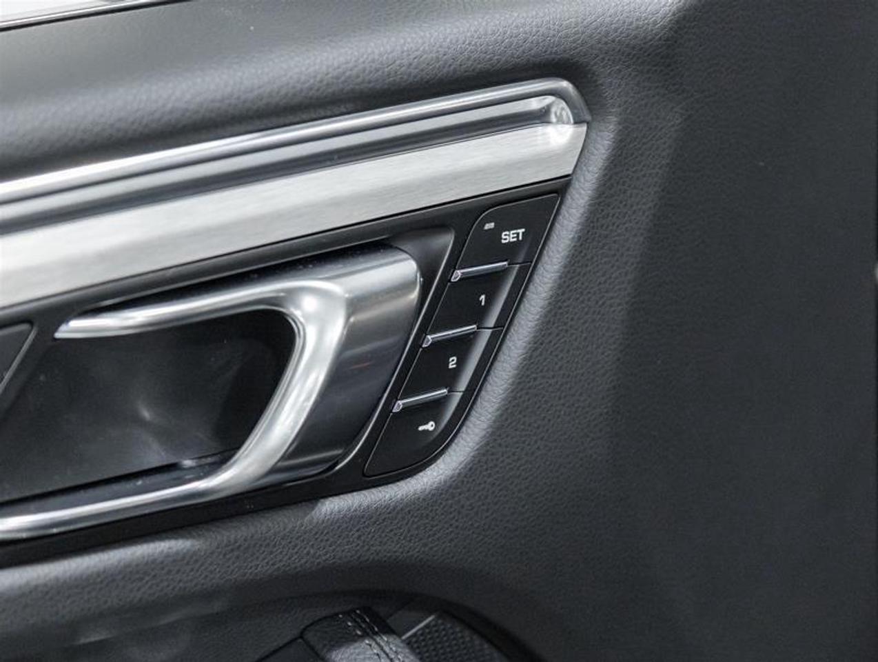 2026 Porsche Macan  Photo