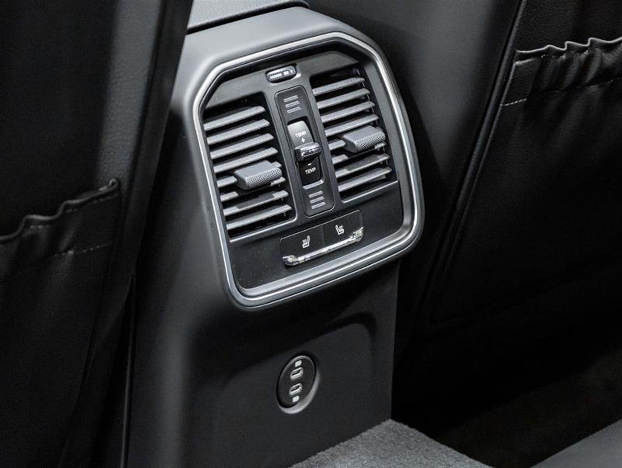 2026 Porsche Macan  Photo