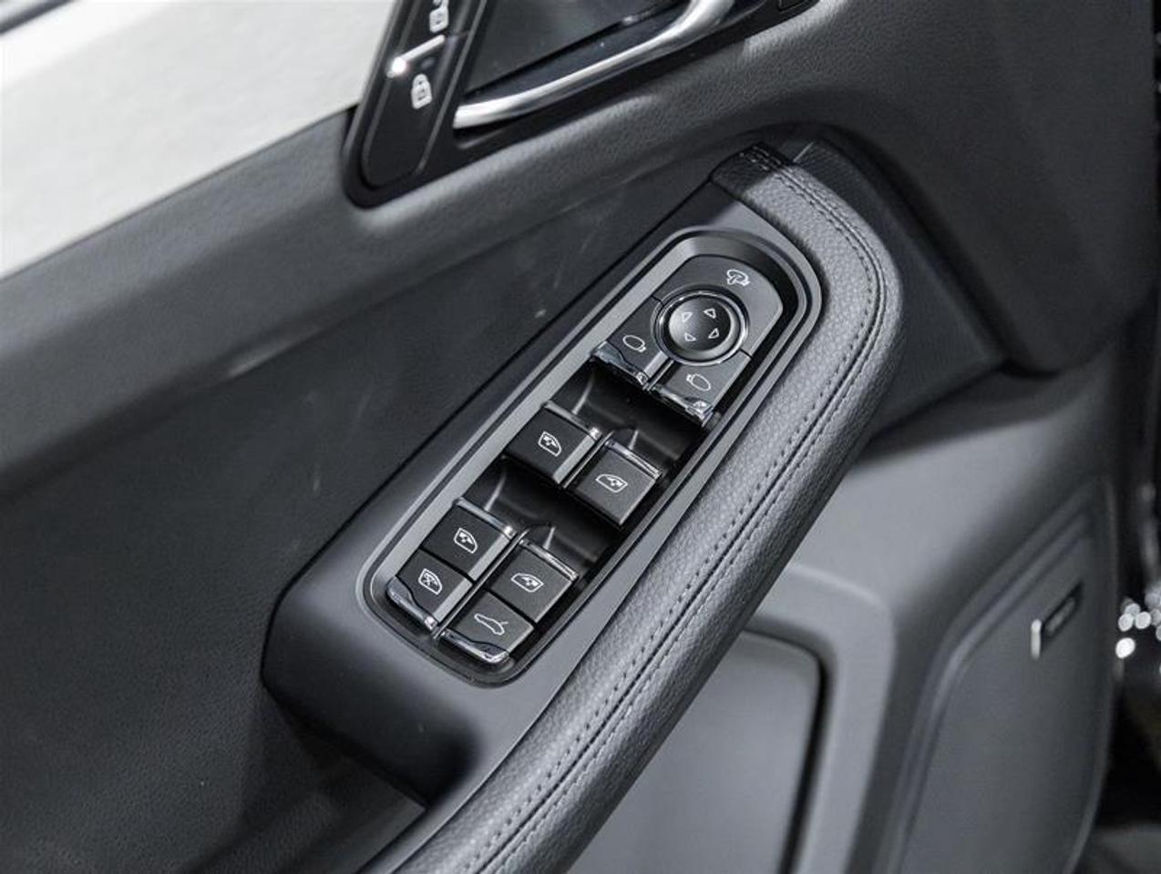 2026 Porsche Macan  Photo