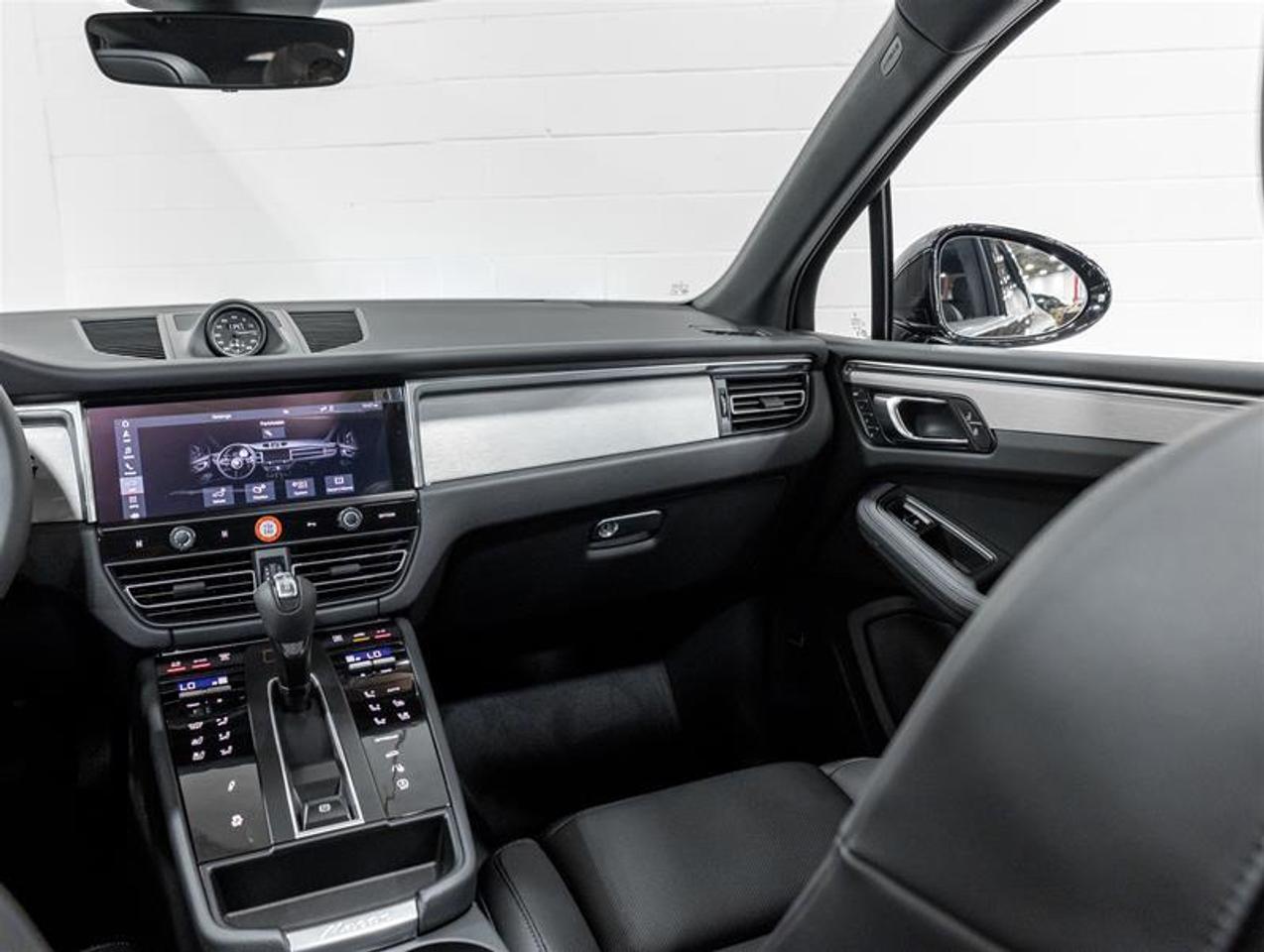 2026 Porsche Macan  Photo
