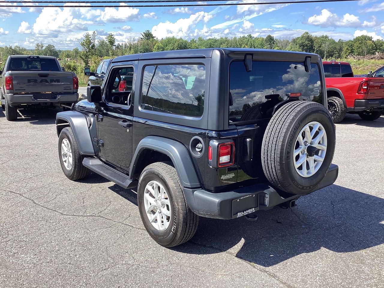 2023 Jeep Wrangler Sport S Photo