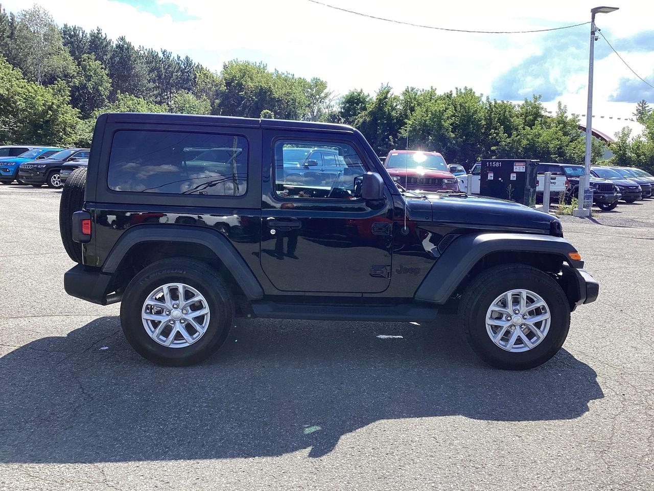 2023 Jeep Wrangler Sport S Photo