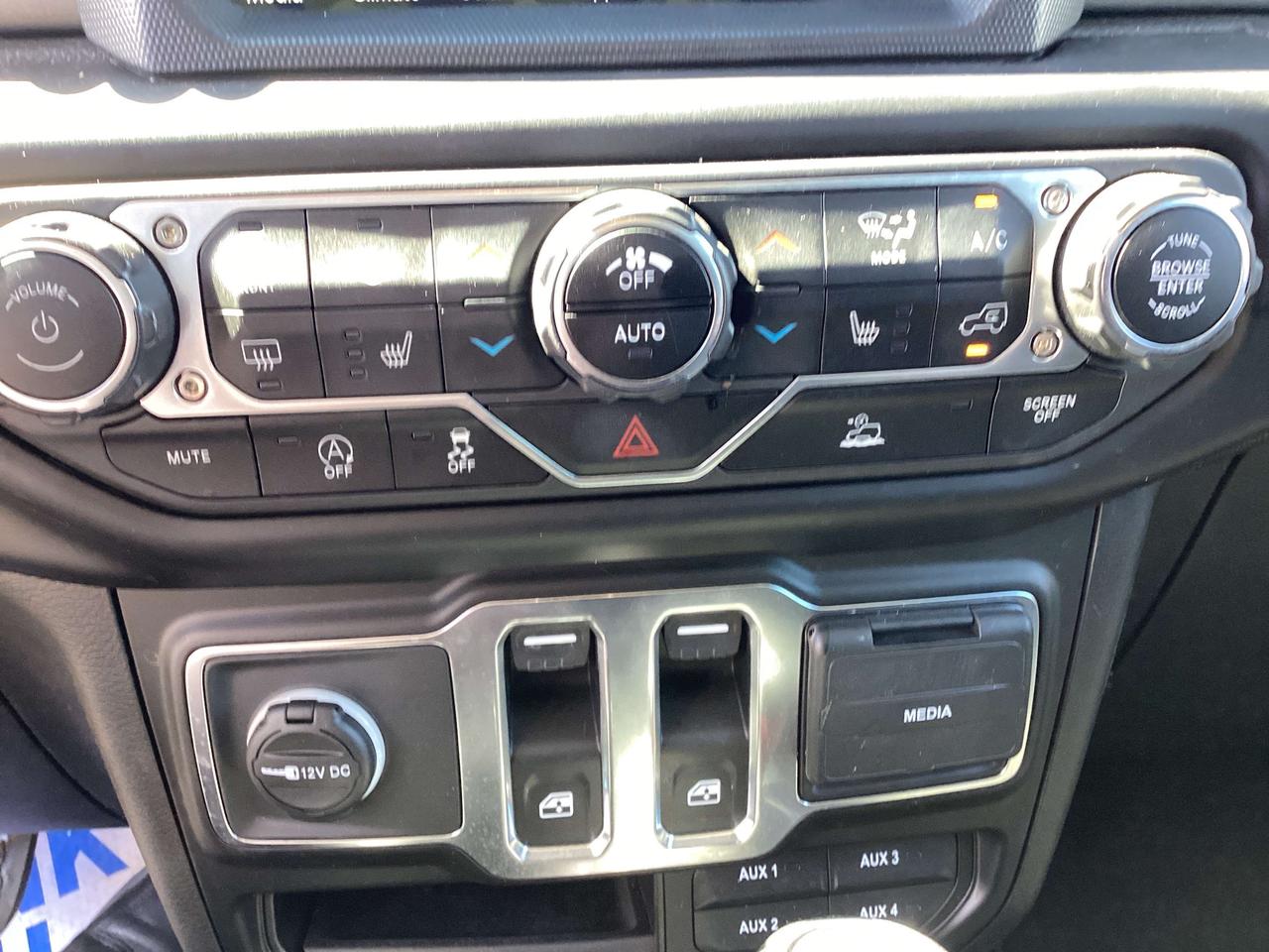 2023 Jeep Wrangler Sport S Photo