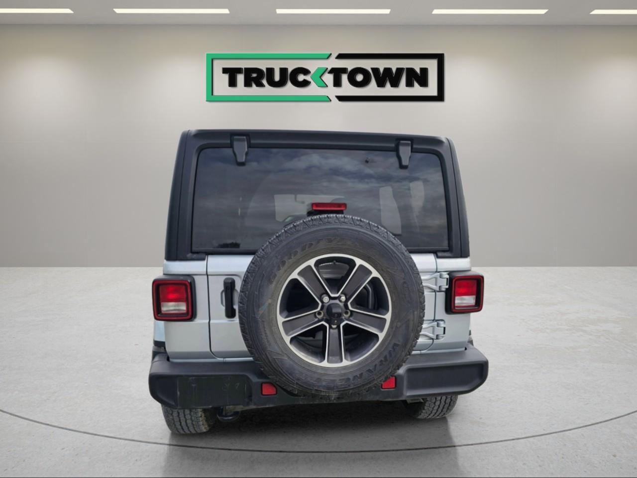 2023 Jeep Wrangler SAHARA 4DR 4X4 Photo