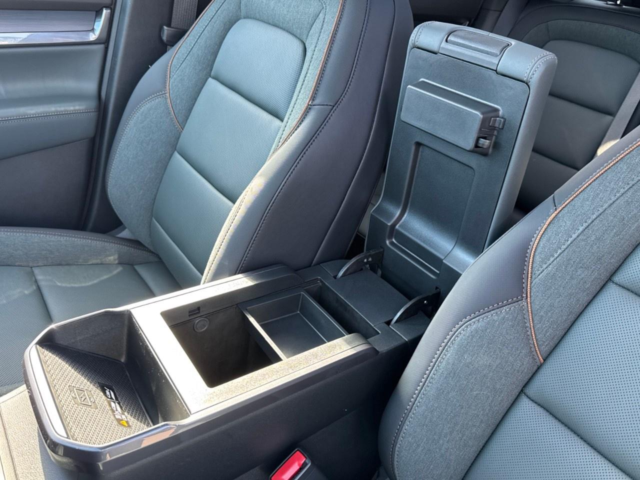 2027 GMC Terrain AWD AT4 Photo