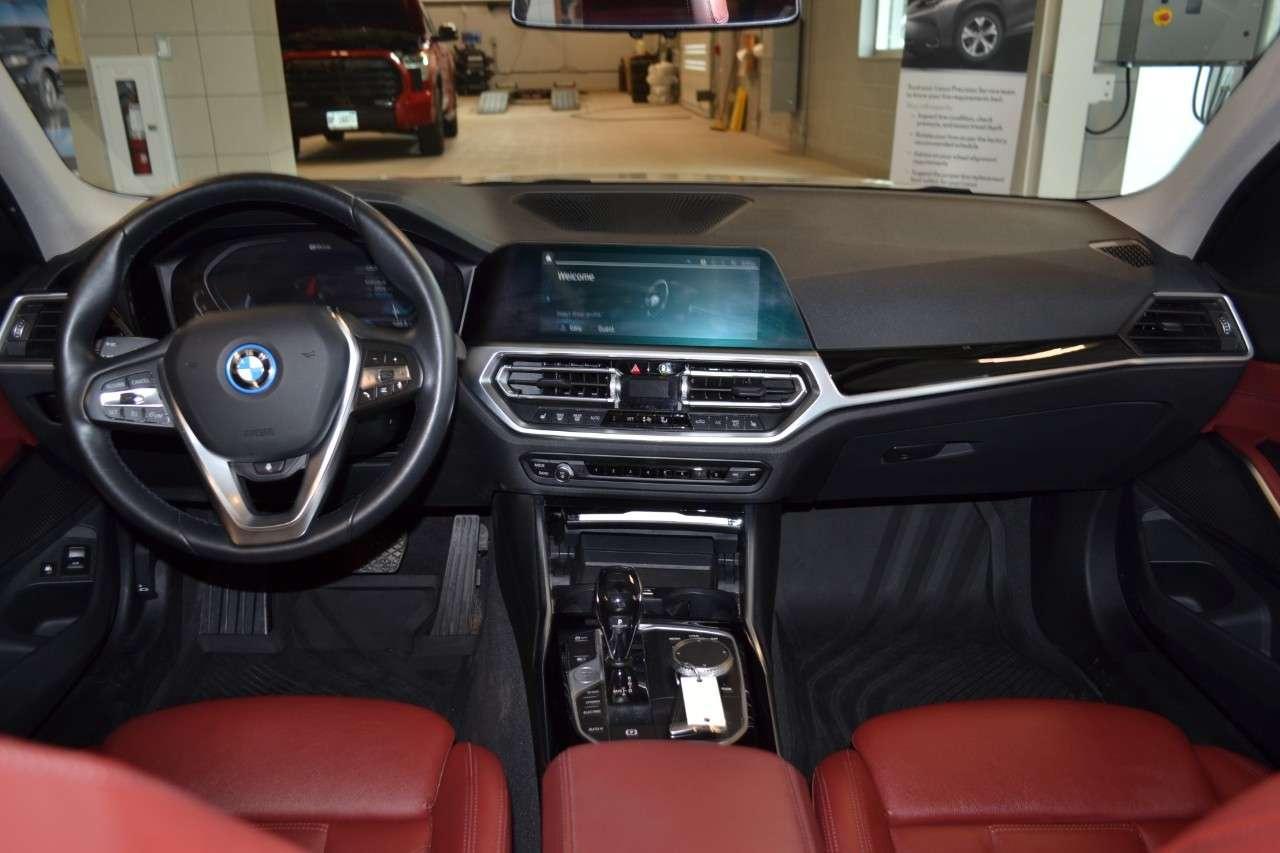 2022 BMW 3 Series 330e Plug-In Hybrid Photo2
