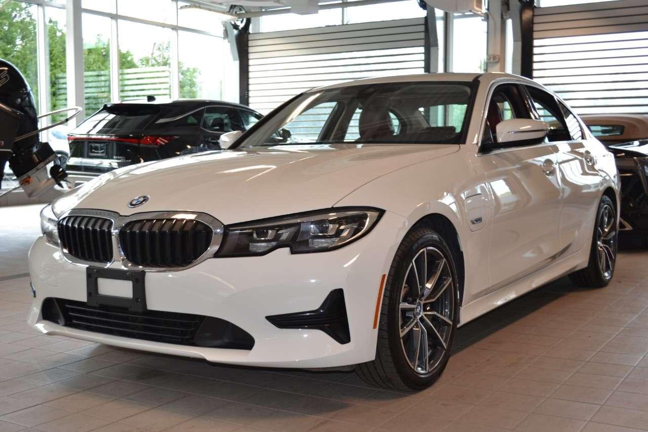 2022 BMW 3 Series 330e Plug-In Hybrid Photo
