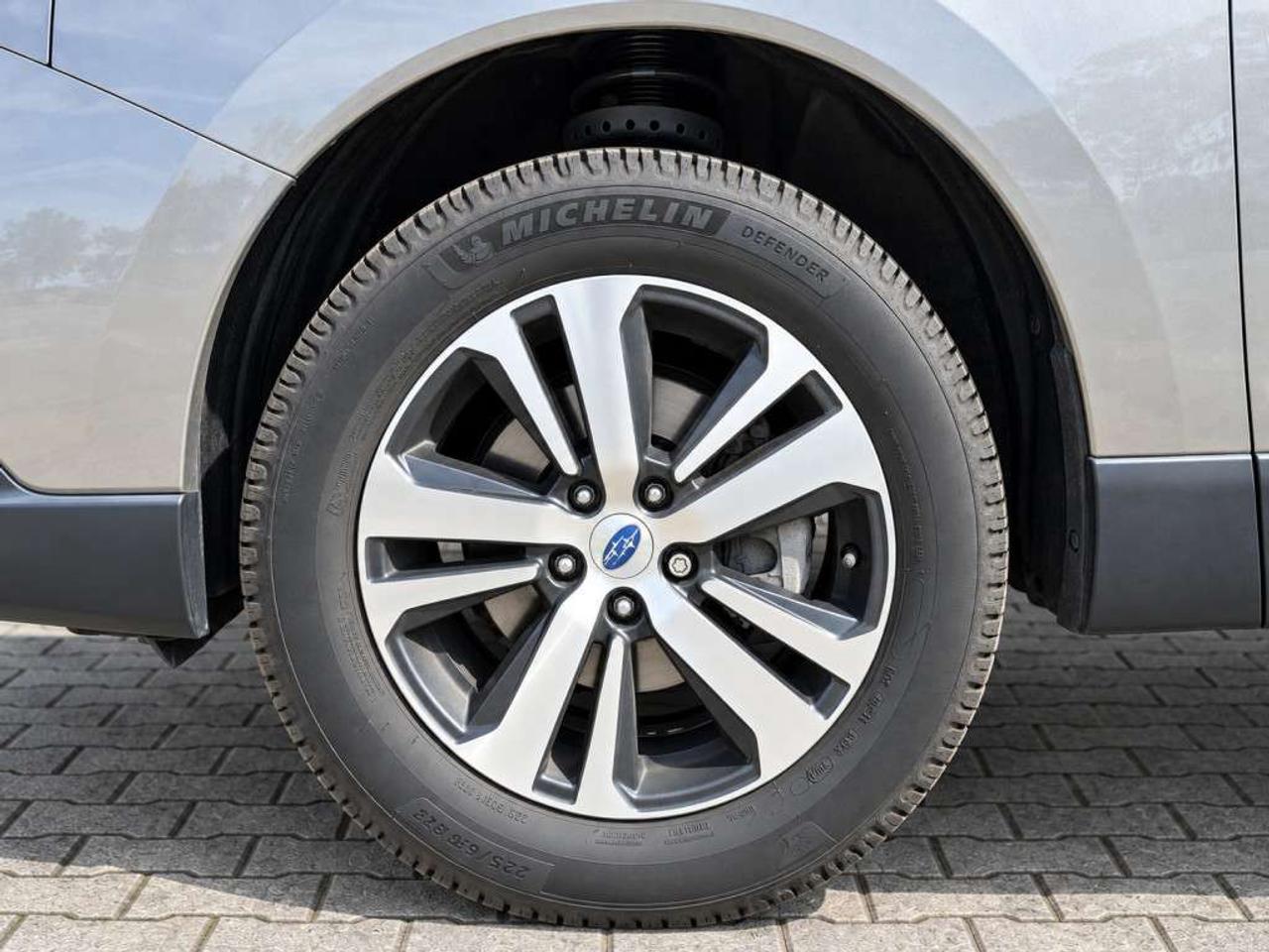 2019 Subaru Outback 3.6R LIMITED AWD / LEATHER / NAVI / SUNROOF / EYESIGHT / HEATED SEATS / BLIND SPOT Photo