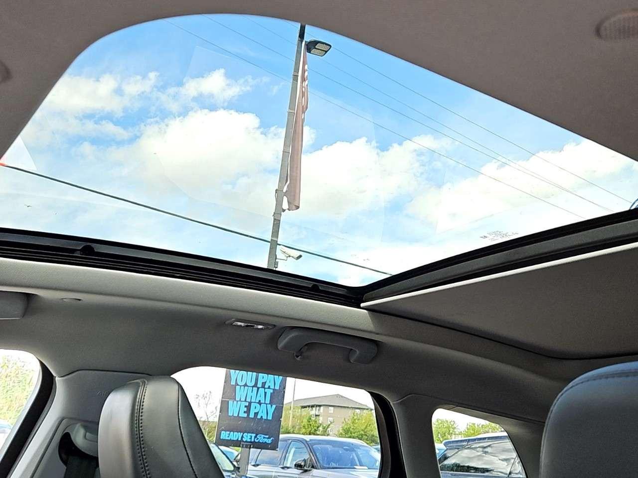 2022 Lincoln Corsair RESERVE   INFINITE BLACK PKG   MOONROOF   AWD Photo