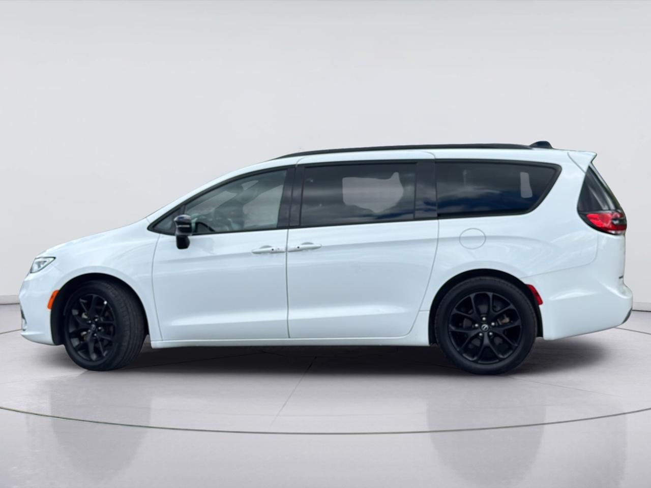 2025 Chrysler Pacifica 7 Passenger, Blind Spot, Sunroof, Power Doors Photo