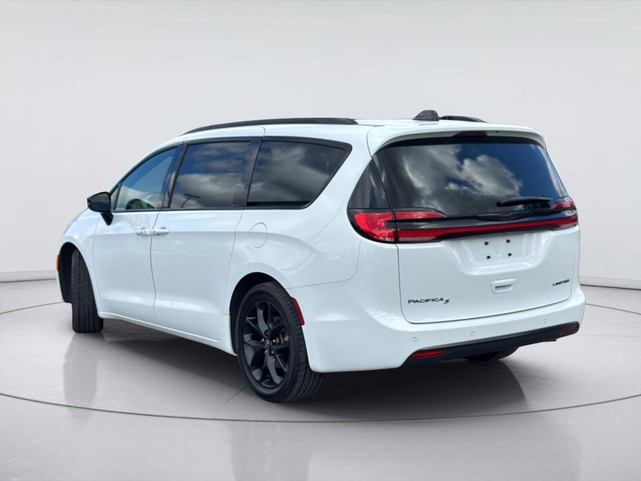 2025 Chrysler Pacifica 7 Passenger, Blind Spot, Sunroof, Power Doors Photo2