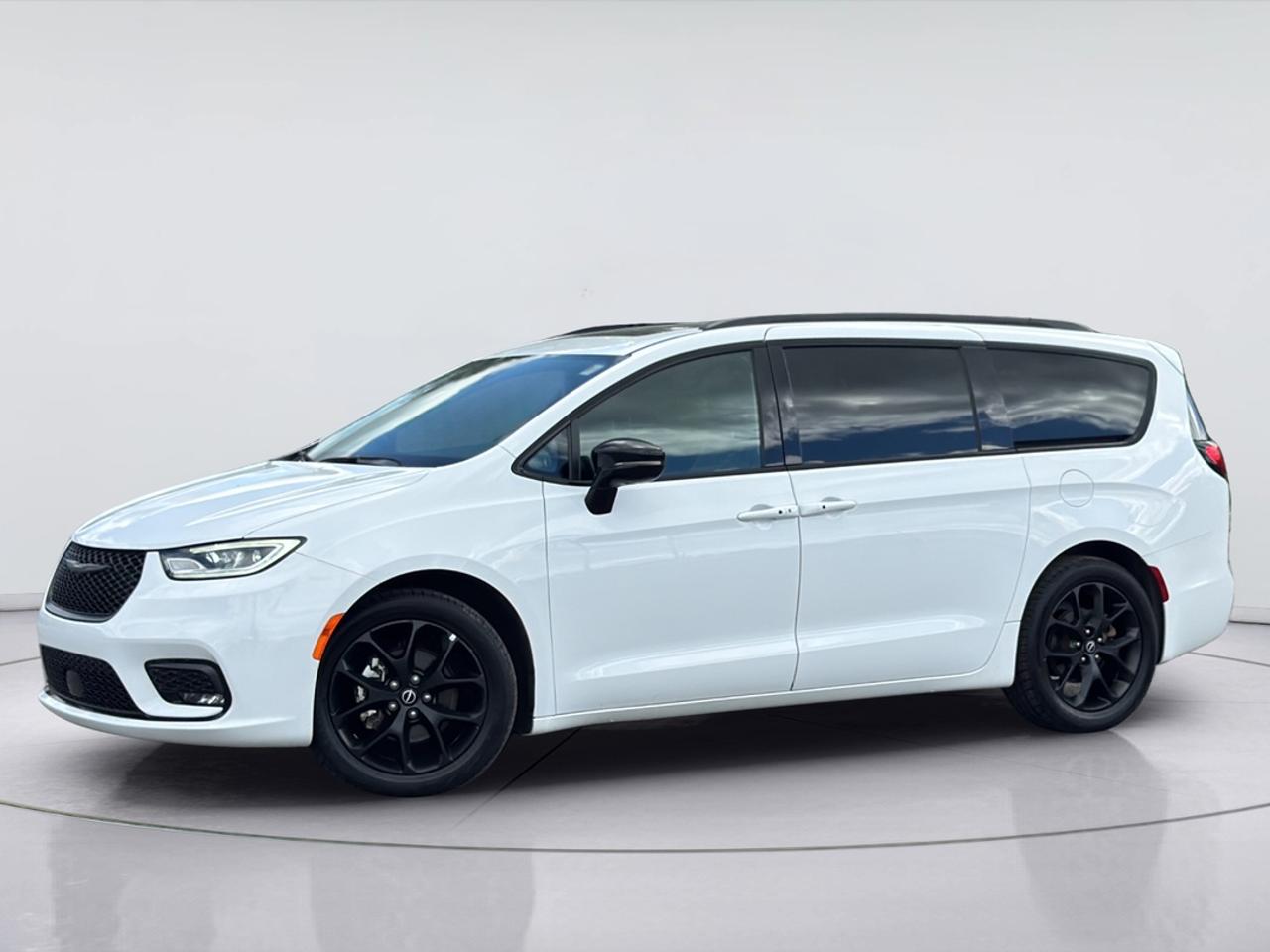2025 Chrysler Pacifica 7 Passenger, Blind Spot, Sunroof, Power Doors Photo