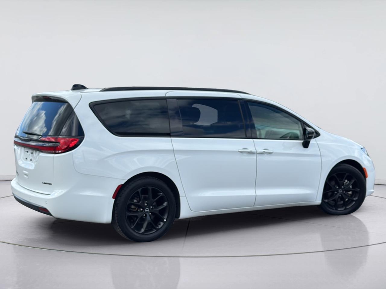 2025 Chrysler Pacifica 7 Passenger, Blind Spot, Sunroof, Power Doors Photo4