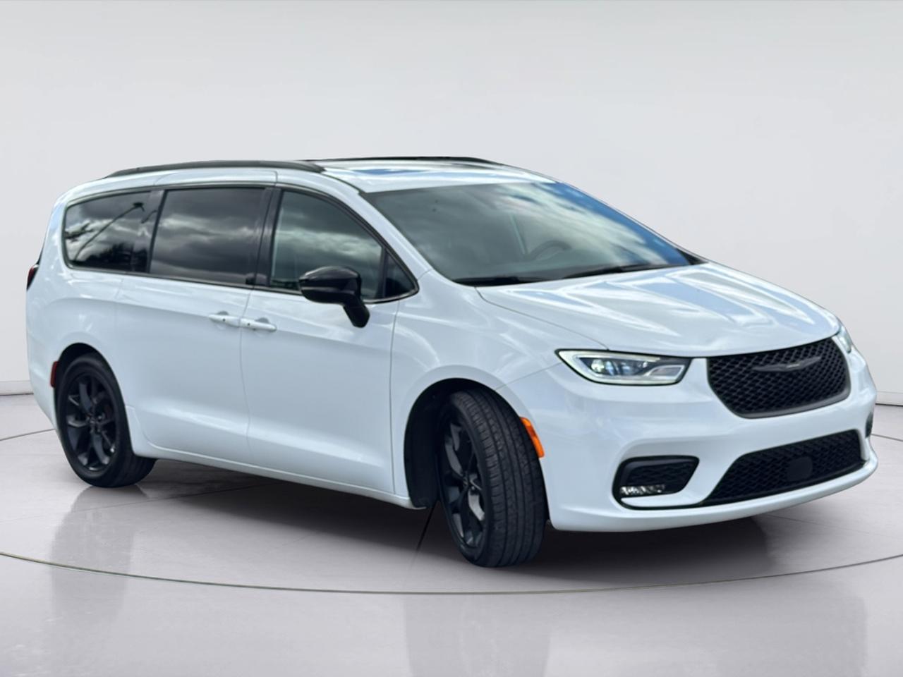 2025 Chrysler Pacifica 7 Passenger, Blind Spot, Sunroof, Power Doors Photo
