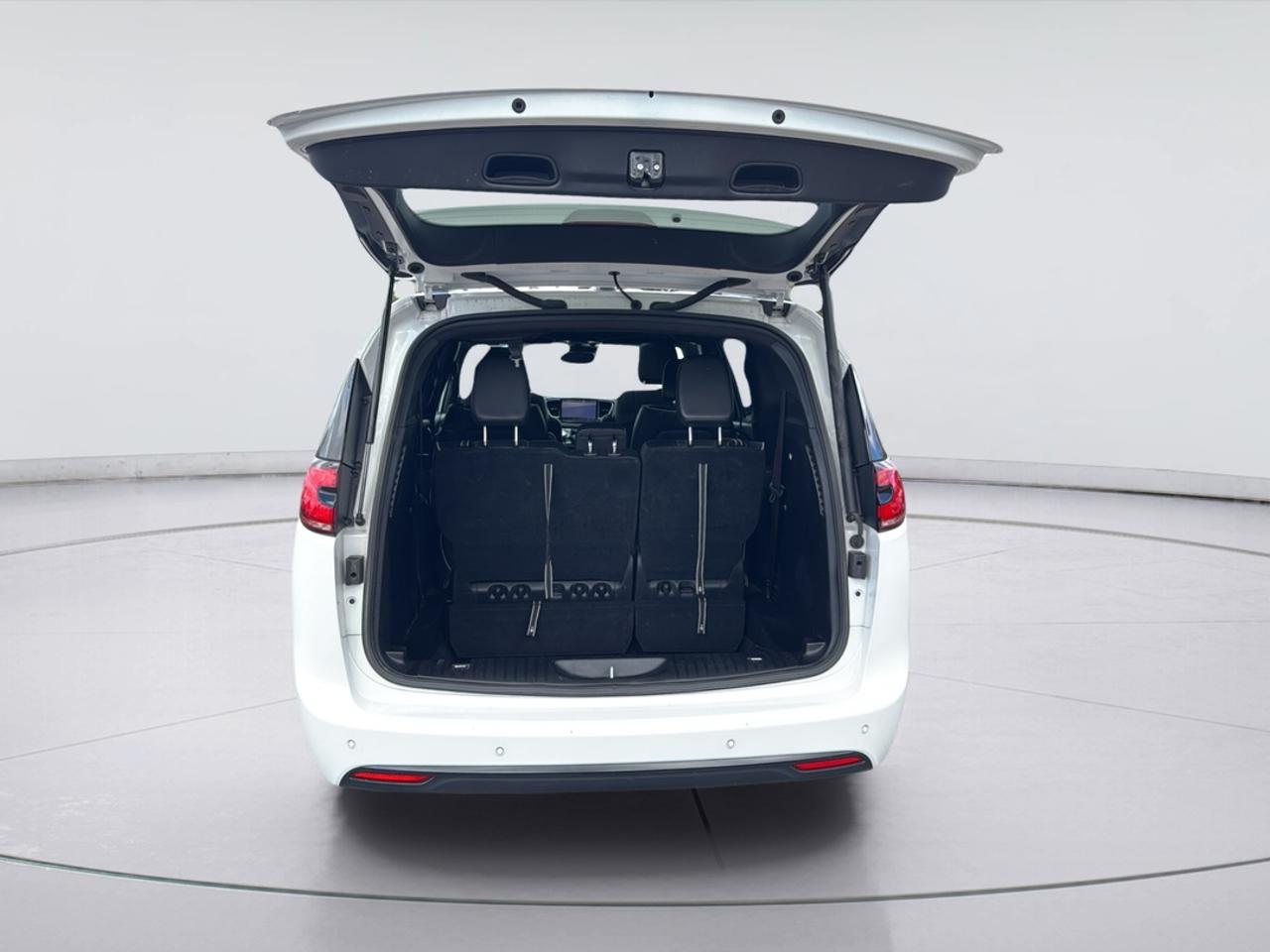 2025 Chrysler Pacifica 7 Passenger, Blind Spot, Sunroof, Power Doors Photo