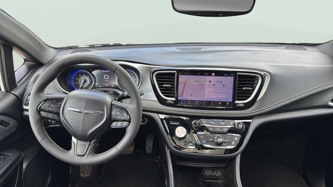 2025 Chrysler Pacifica 7 Passenger, Blind Spot, Sunroof, Power Doors Photo