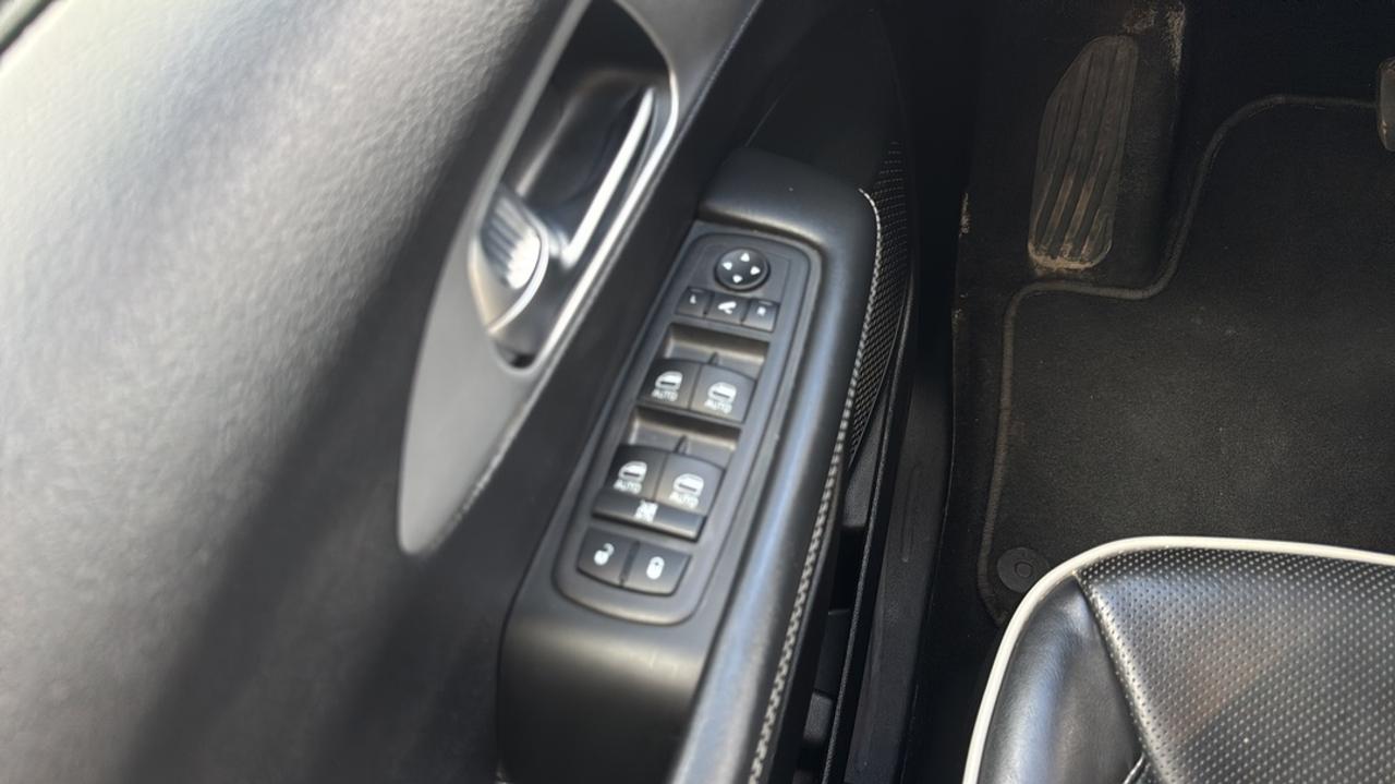 2025 Chrysler Pacifica 7 Passenger, Blind Spot, Sunroof, Power Doors Photo