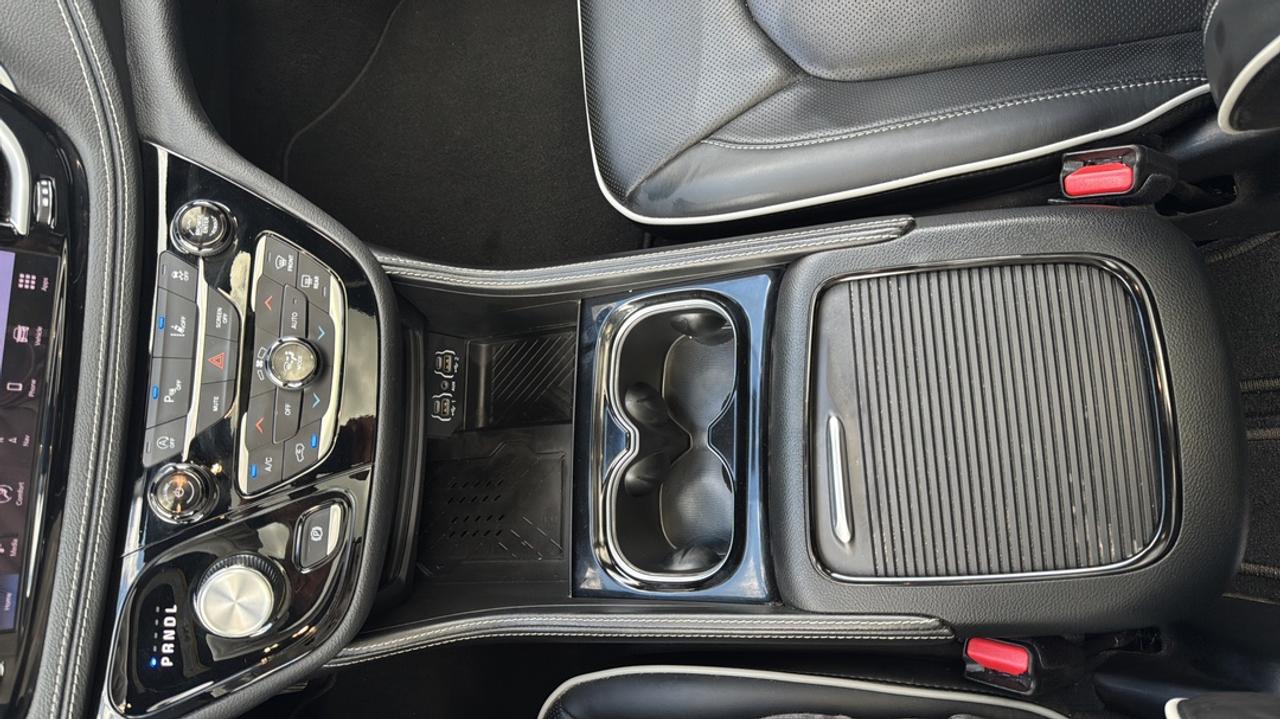 2025 Chrysler Pacifica 7 Passenger, Blind Spot, Sunroof, Power Doors Photo