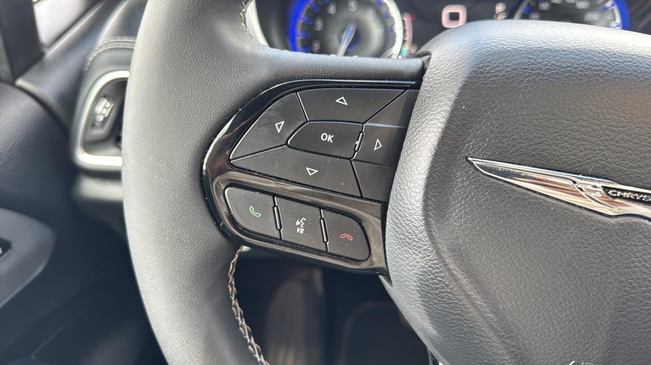 2025 Chrysler Pacifica 7 Passenger, Blind Spot, Sunroof, Power Doors Photo
