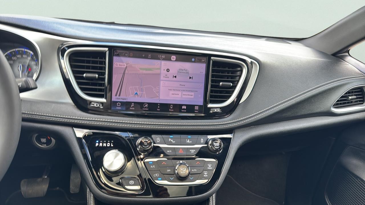 2025 Chrysler Pacifica 7 Passenger, Blind Spot, Sunroof, Power Doors Photo