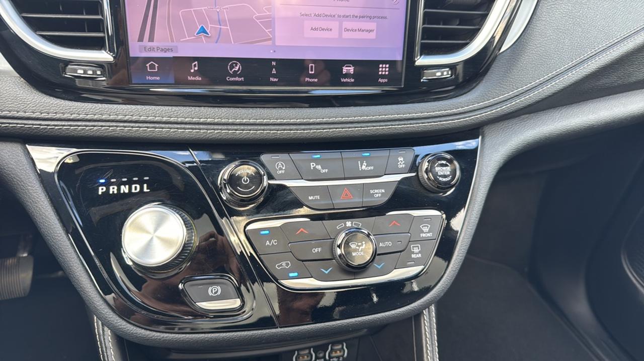 2025 Chrysler Pacifica 7 Passenger, Blind Spot, Sunroof, Power Doors Photo