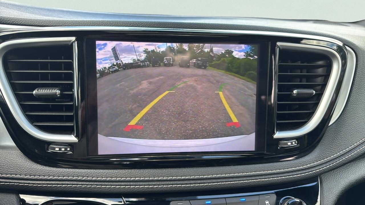 2025 Chrysler Pacifica 7 Passenger, Blind Spot, Sunroof, Power Doors Photo