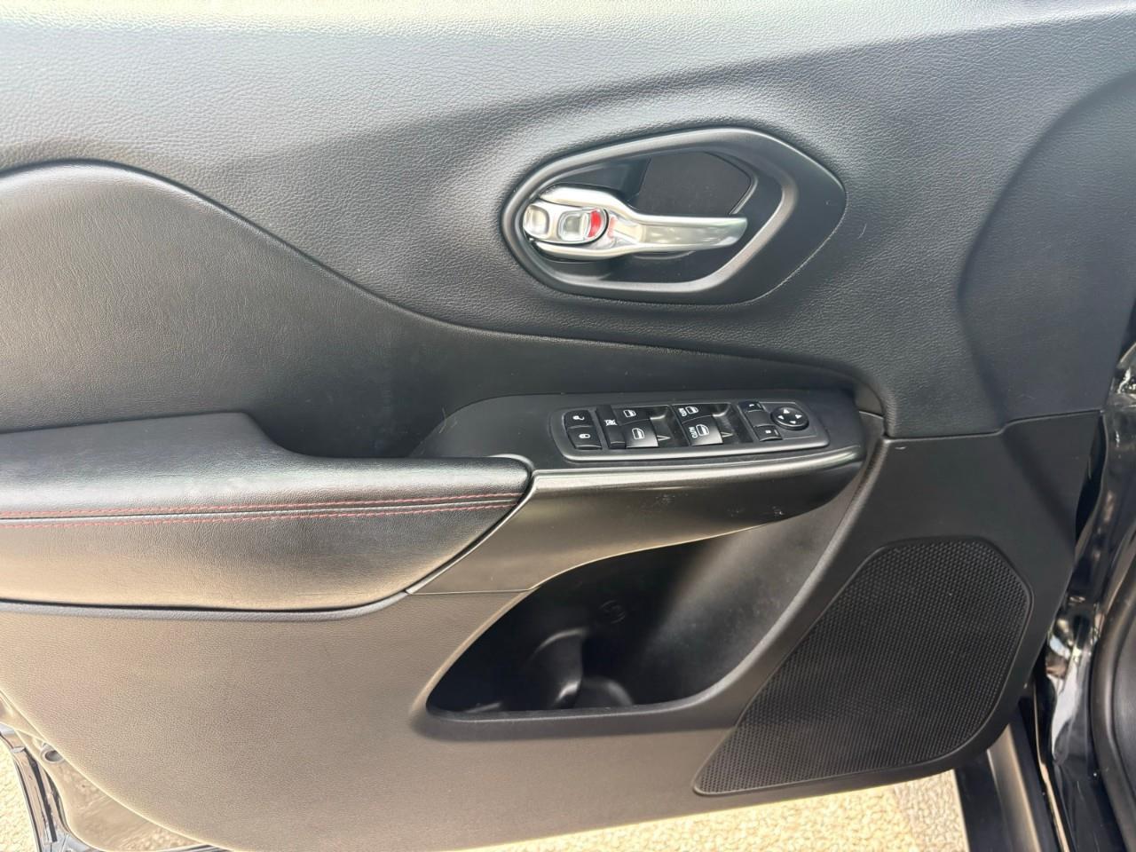 2019 Jeep Cherokee Trailhawk 4dr 4x4 Photo4