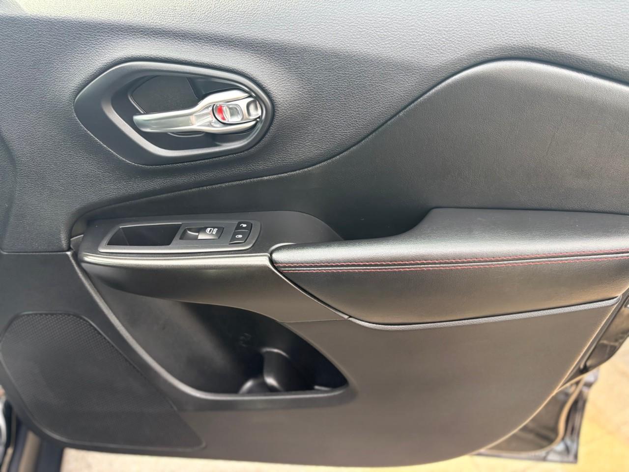 2019 Jeep Cherokee Trailhawk 4dr 4x4 Photo