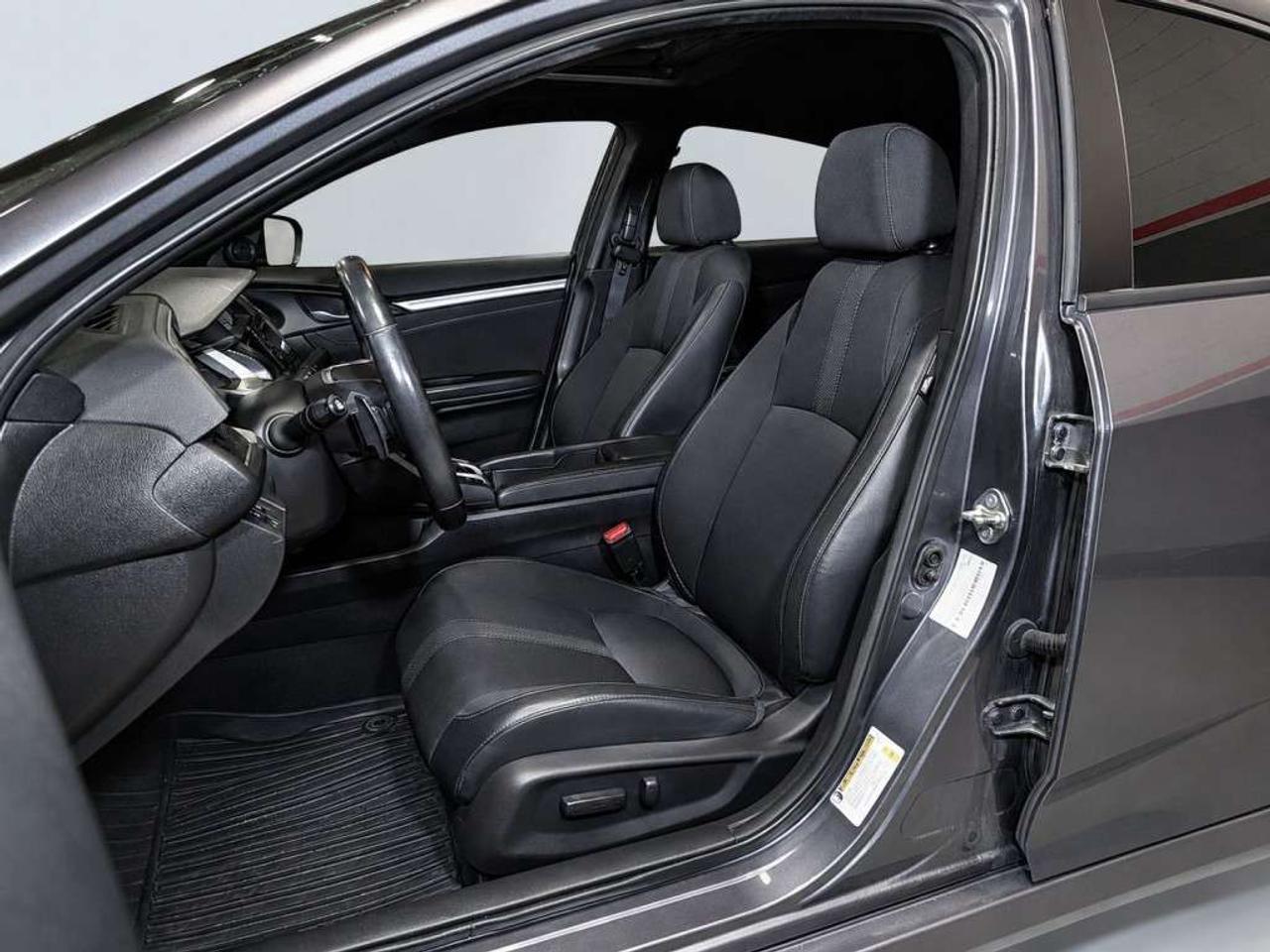 2019 Honda Civic SPORT / SUNROOF / HEATED SEATS / APPLE CARPLAY / BACKUP CAM / ALLOYS Photo
