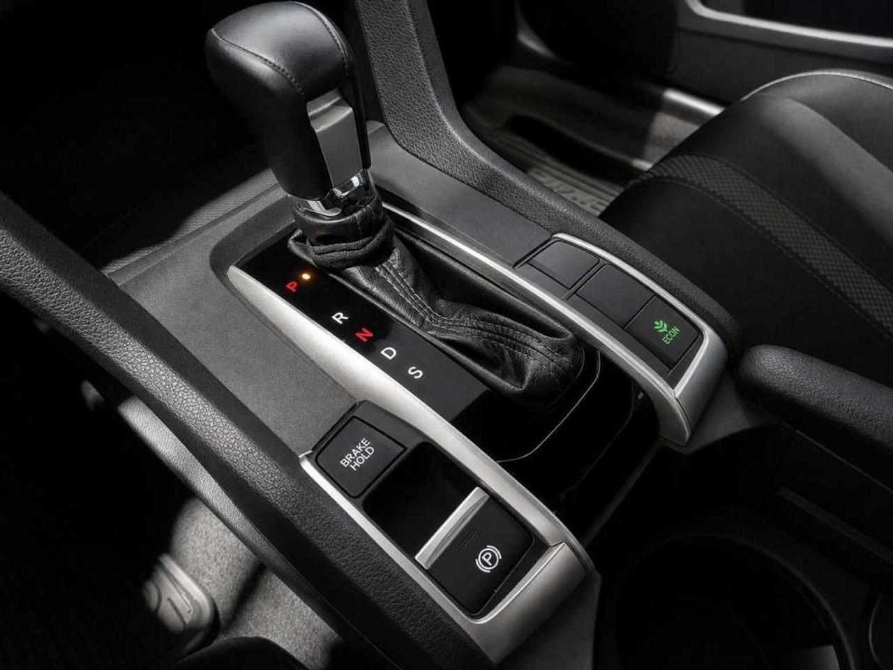 2019 Honda Civic SPORT / SUNROOF / HEATED SEATS / APPLE CARPLAY / BACKUP CAM / ALLOYS Photo