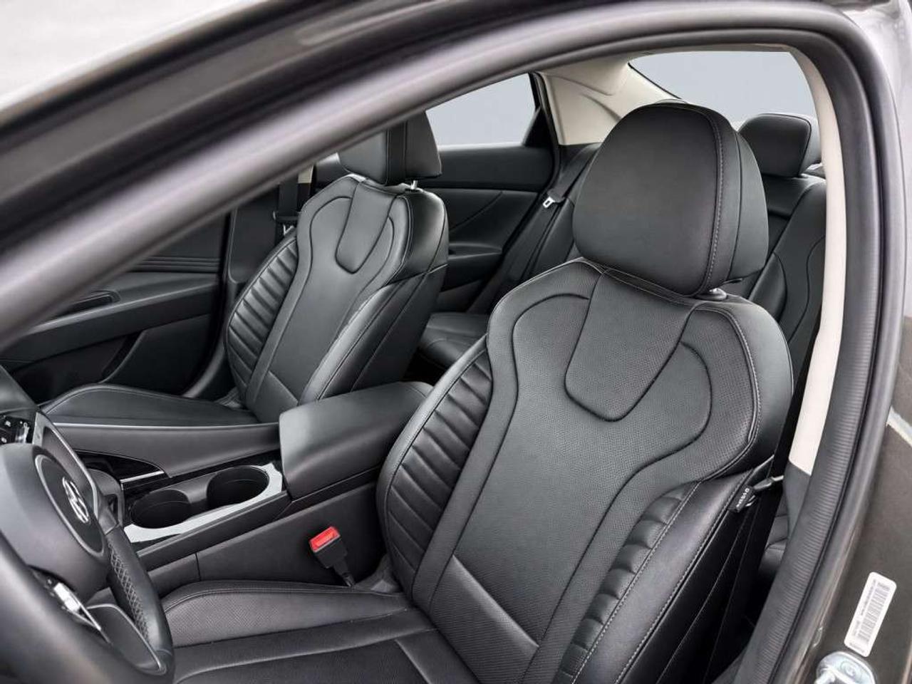 2023 Hyundai Elantra LUXURY / Leather / NAVI / Sunroof / Heated Steering / Adaptive Cruise / Blind Spot / Remote Start Photo