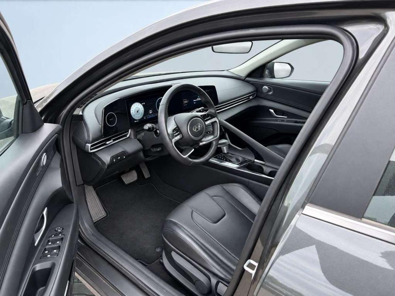 2023 Hyundai Elantra LUXURY / Leather / NAVI / Sunroof / Heated Steering / Adaptive Cruise / Blind Spot / Remote Start Photo