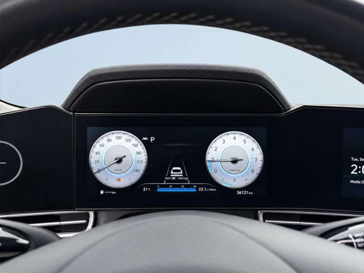 2023 Hyundai Elantra LUXURY / Leather / NAVI / Sunroof / Heated Steering / Adaptive Cruise / Blind Spot / Remote Start Photo