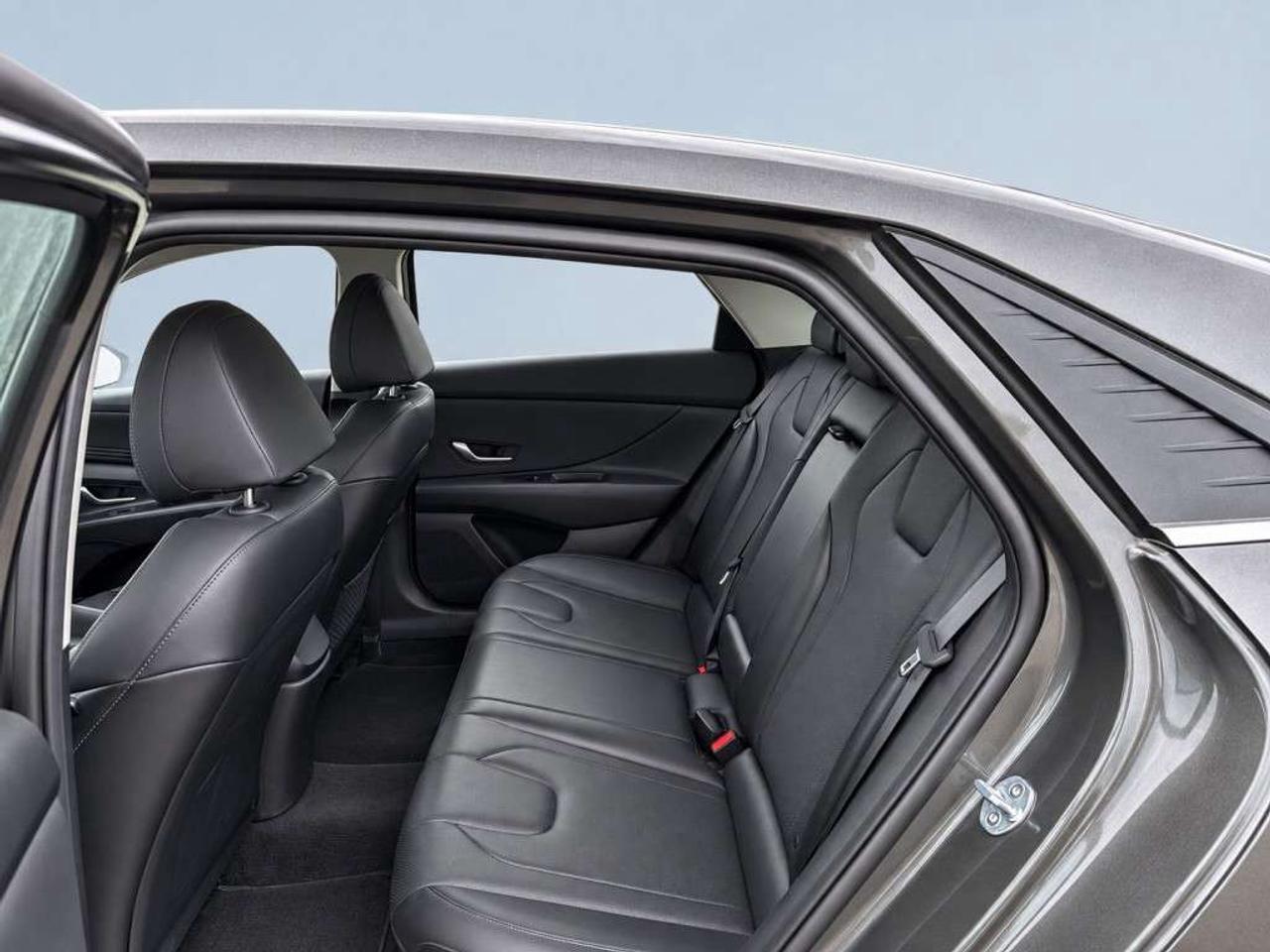 2023 Hyundai Elantra LUXURY / Leather / NAVI / Sunroof / Heated Steering / Adaptive Cruise / Blind Spot / Remote Start Photo
