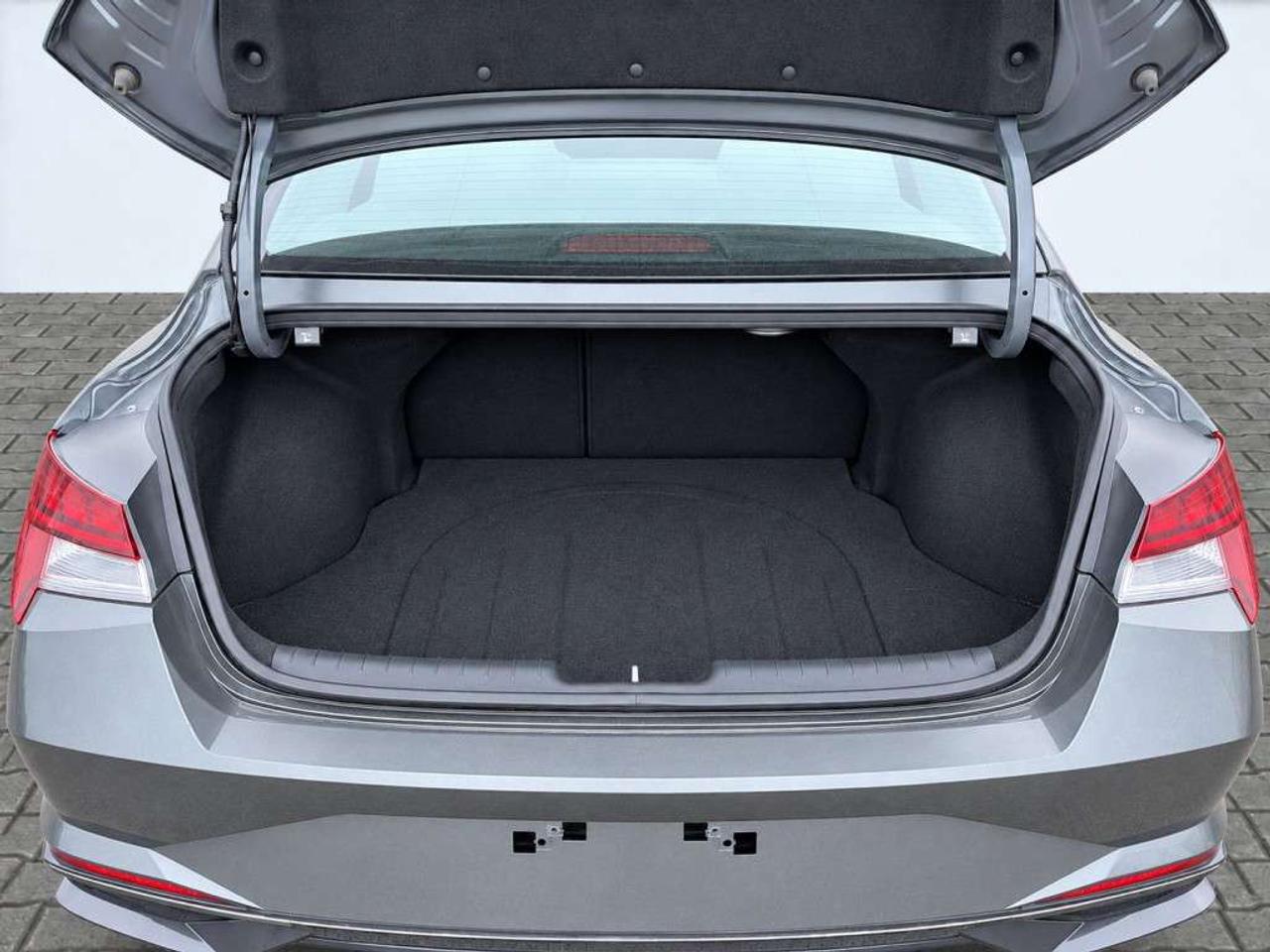 2023 Hyundai Elantra LUXURY / Leather / NAVI / Sunroof / Heated Steering / Adaptive Cruise / Blind Spot / Remote Start Photo