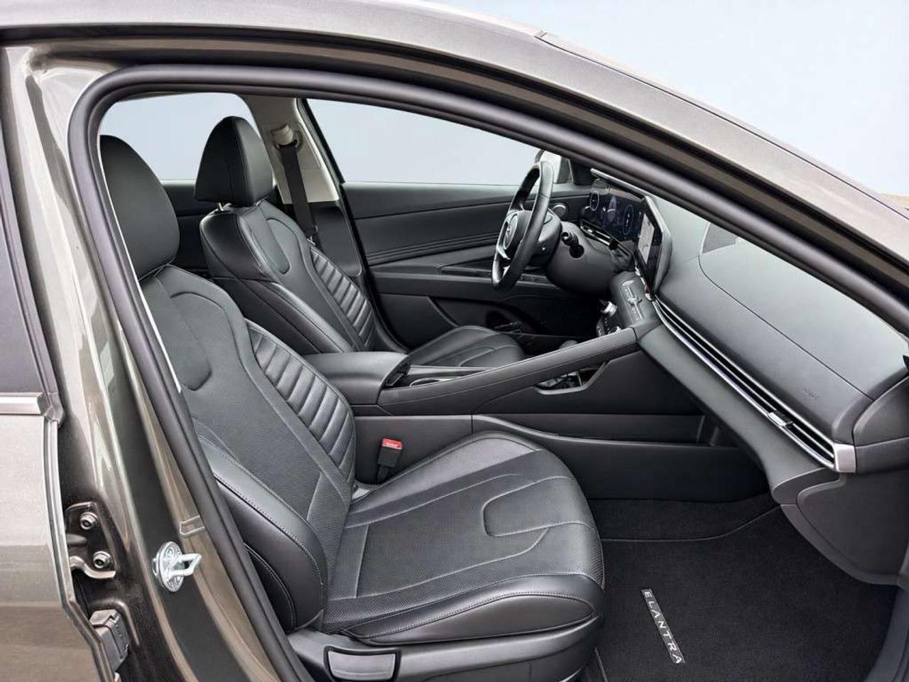 2023 Hyundai Elantra LUXURY / Leather / NAVI / Sunroof / Heated Steering / Adaptive Cruise / Blind Spot / Remote Start Photo