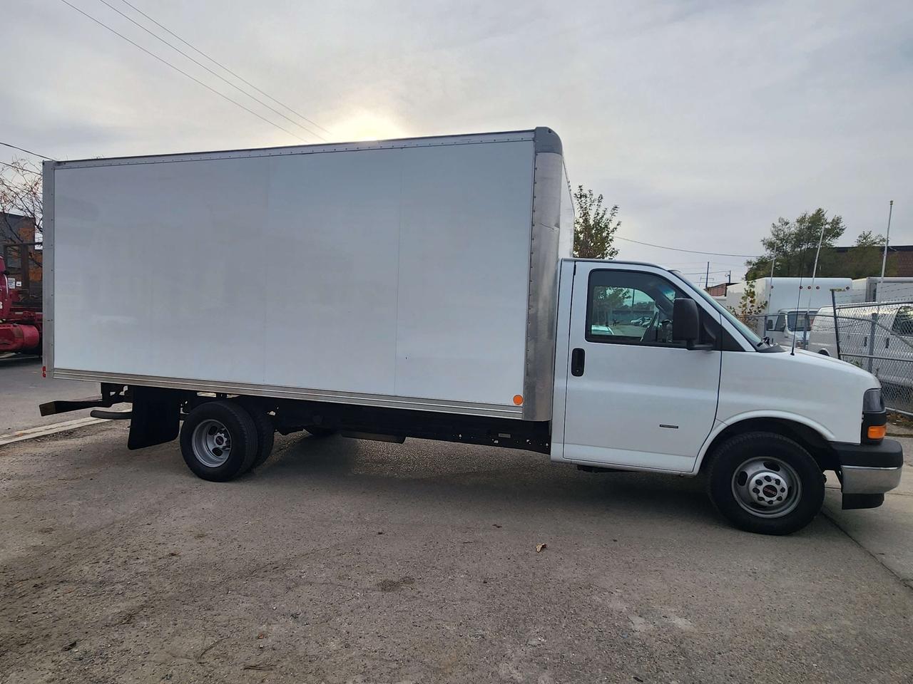 2019 GMC Savana G3500 16Ft Box - V8 Gas - 16CB-010853 Photo0