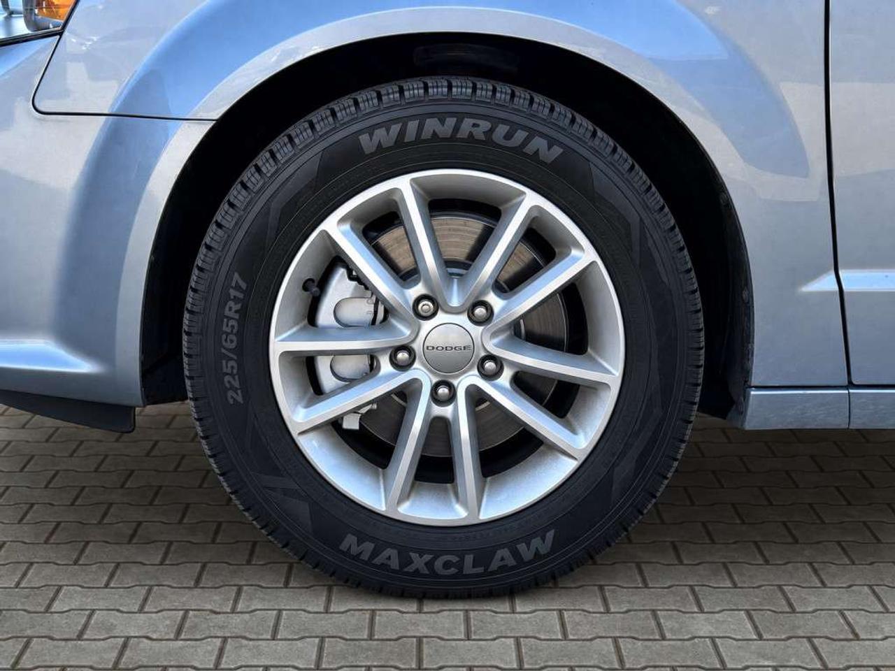 2019 Dodge Grand Caravan SE / 7-Passenger / Stow n Go / Dual Sliding Doors / Tri-Zone Climate / Backup Camera Photo