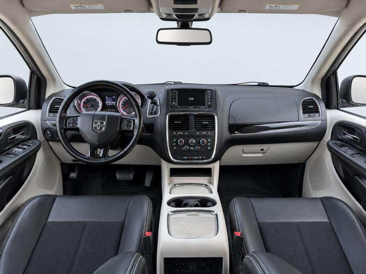 2019 Dodge Grand Caravan SE / 7-Passenger / Stow n Go / Dual Sliding Doors / Tri-Zone Climate / Backup Camera Photo