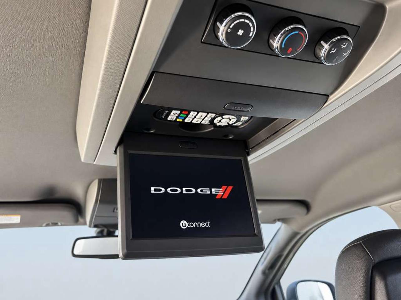 2019 Dodge Grand Caravan SE / 7-Passenger / Stow n Go / Dual Sliding Doors / Tri-Zone Climate / Backup Camera Photo