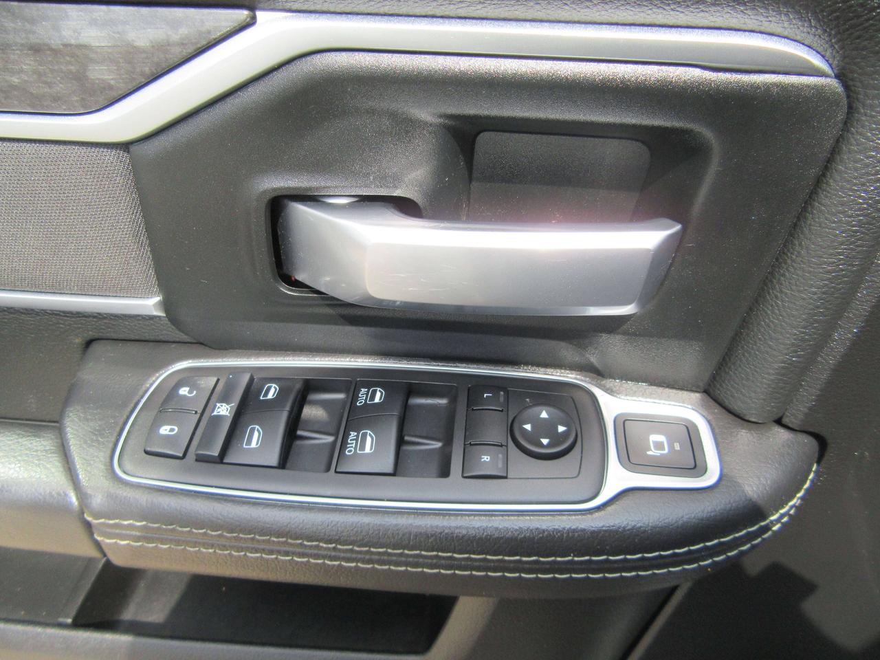 2024 RAM 2500 CREW CAB 4X4 DIESEL 8FT LONG BOX Photo