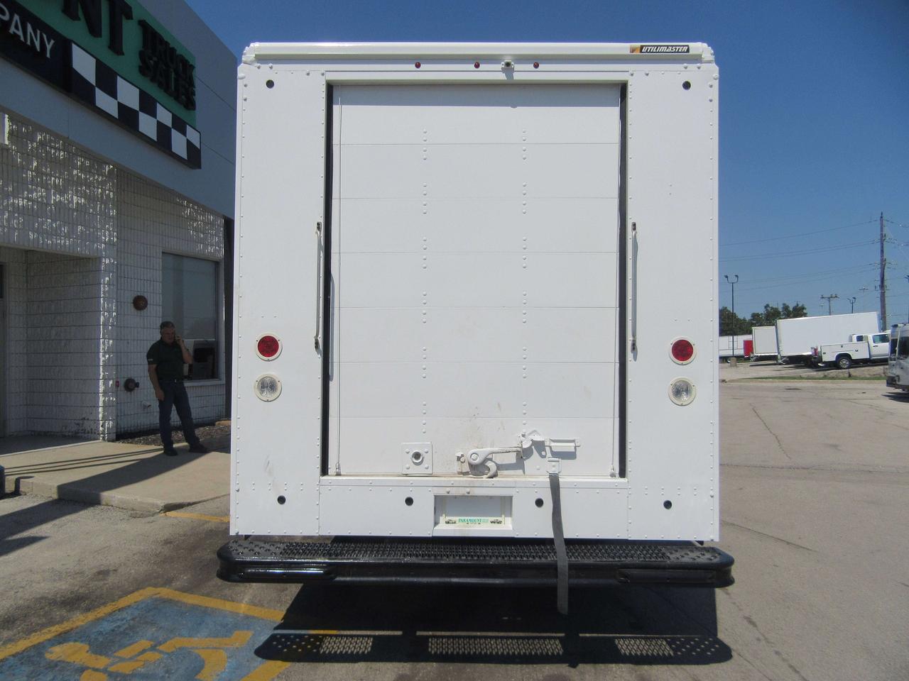 2022 Ford F-59 18FT UTILIMASTER STEPVAN WITH SHELVES Photo