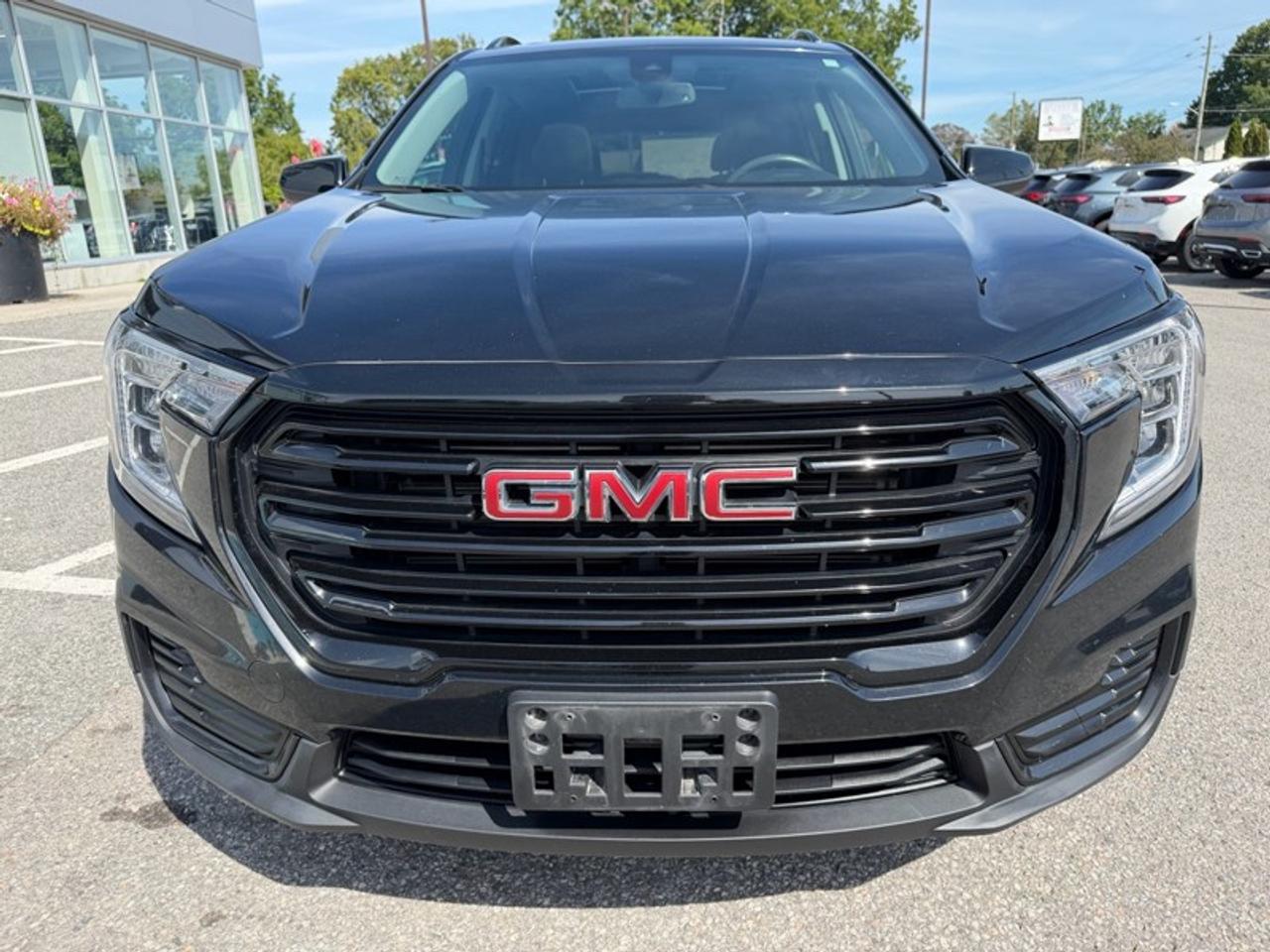 2023 GMC Terrain AWD SLE Photo2