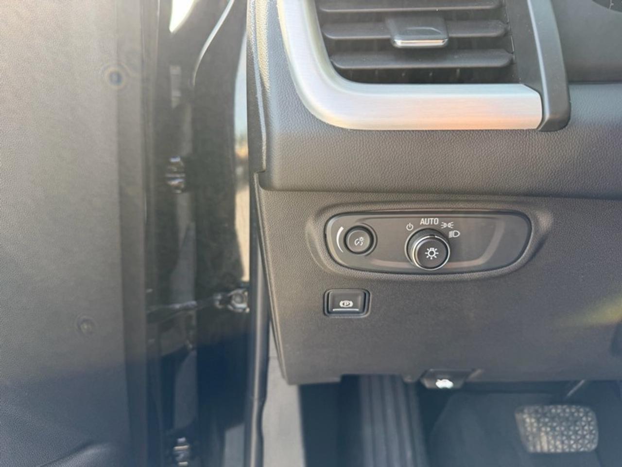 2023 GMC Terrain AWD SLE Photo