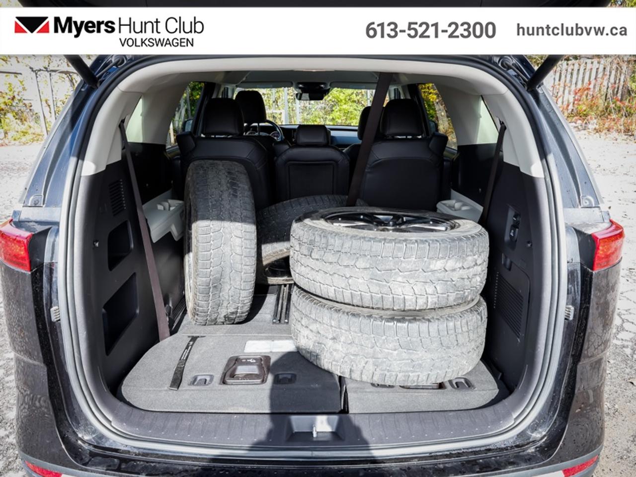 2023 Kia Carnival LX Photo